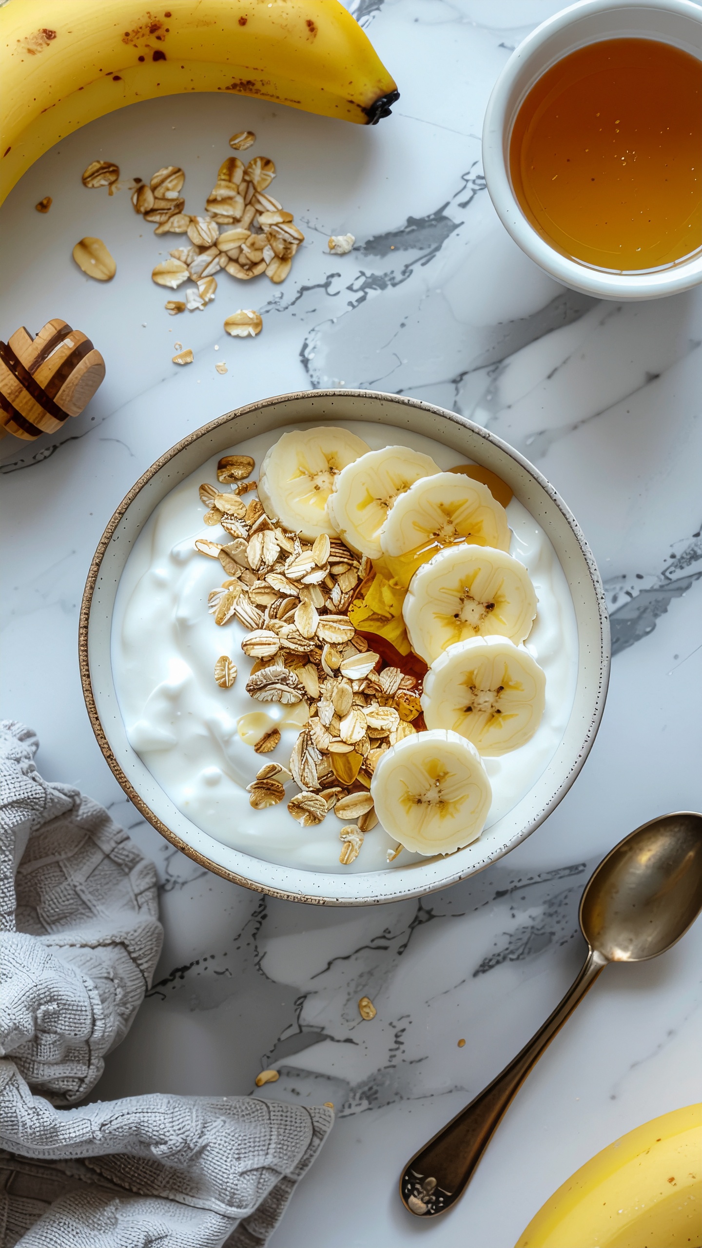 Creamy Yogurt Bowl with Banana and Oats